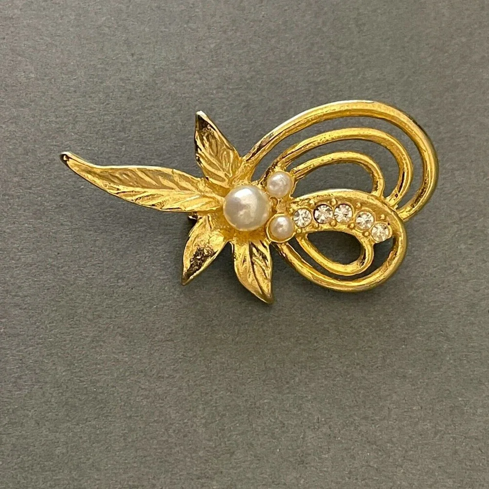 Gold-tone White Faux Pearl Women's Fashion Brooch NWOT